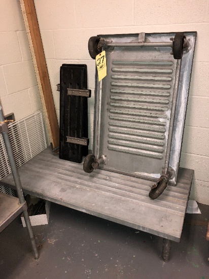 Aluminum platform with 2 carts