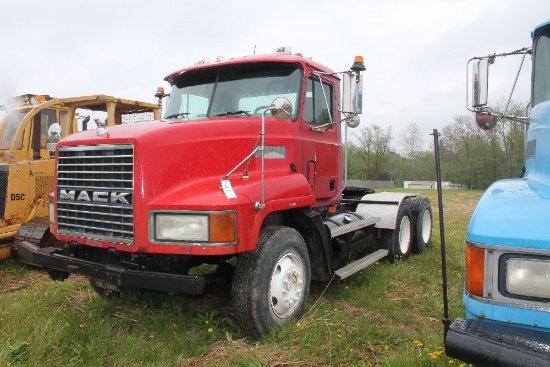 1999 MACK CH613 Tractor