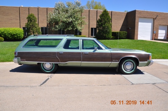 1976 Chrysler Town & Country Station Wagon