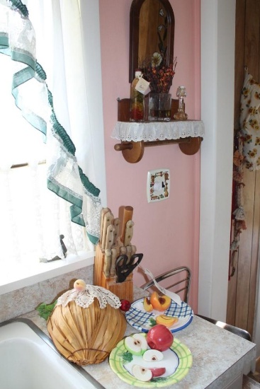 Knife Set, Paper Towel Rack, Mirror, Fruit Decor, Decorative Peppers