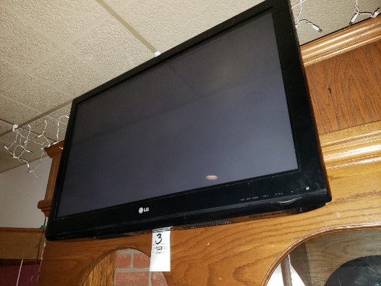 2009 Plasma 42 inch LG TV with Wall Mount