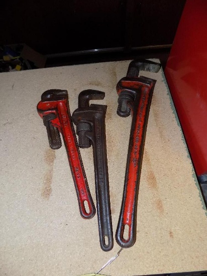 (3) Pipe wrenches