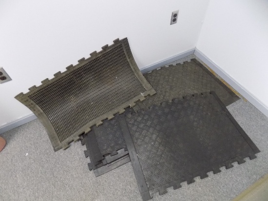 (9) Rubber locking floor mats