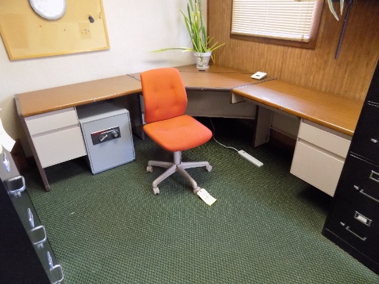 L Shape desk 7ft 6" sides and desk chair (safe not included)