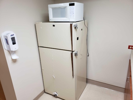 Refrigerator - Microwave - Ice Dispenser