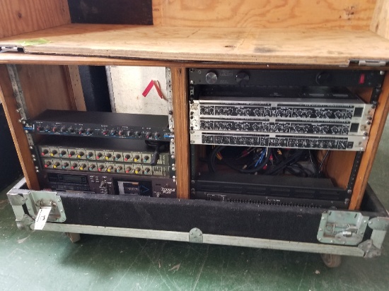 Amp rack case w/ 8 compressors