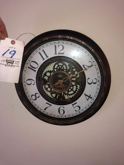 Battery operated clock plastic - 2 baskets