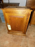 Oak Finish Lift Top Hamper