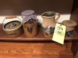 5 pieces of pottery (2) are ROE