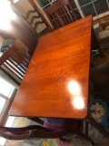 Nice Amish made cherry table - 4 chairs - 2 hideaway leaves - 1 chair has wheels
