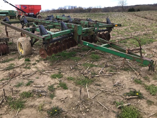 Jd 714 9 shank chisel plow