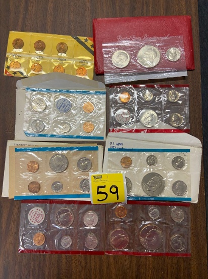 Uncirculated Mint Coin Sets, (5) 1982 Pennies