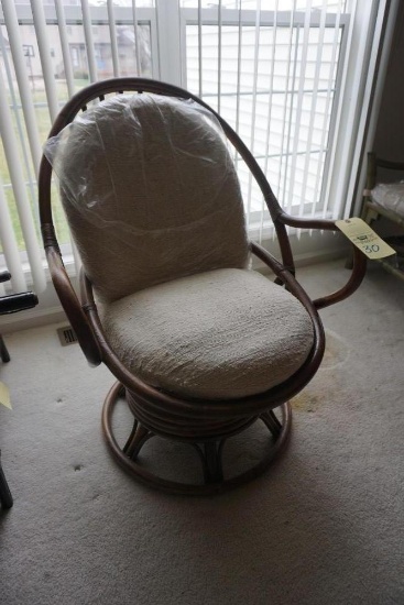 Spring-loaded round chair