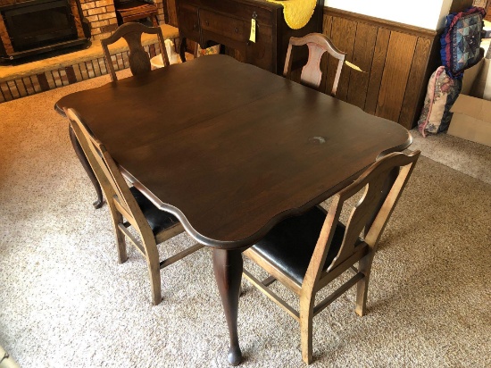 Queen Anne Style Table *Table Top Has Some Damage*, (2) Leaves, (4) Chairs