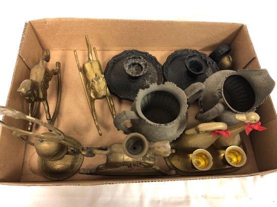 Collection of brass and other miscellaneous items