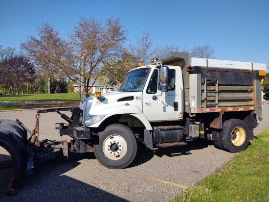 2004 International 7400 Dump Truck w/ Glendhill Snow Plow & Swenson V-Box Salt Spreader