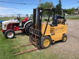 CAT 5500 lb fork lift