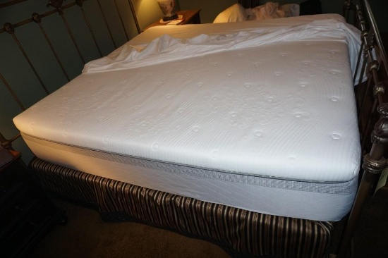 King size Nova Form Therapeutic pillow top mattress