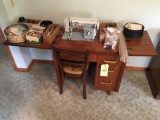 CONSOLE UNIVERSAL SEWING MACHINE AND SUPPLIES