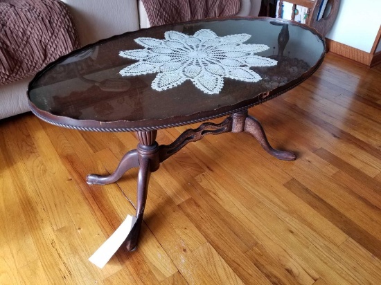 Oval coffee table