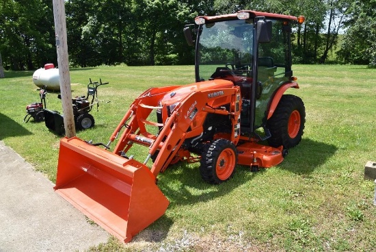 Kubota B2650 Diesel Tractor w/ loader, all-seasons cab, 4x4