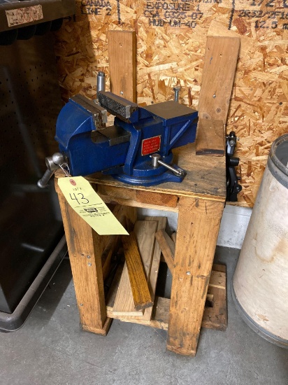 Bench Vise with Stand