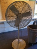 Large pedestal fan, works