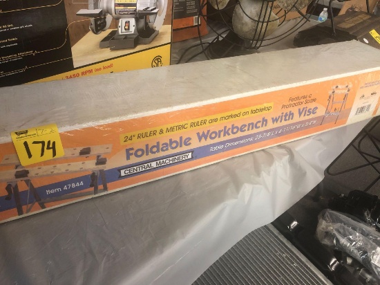Foldable workbench with vise