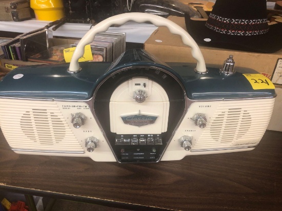 Vintage looking radio/boombox/cassette player