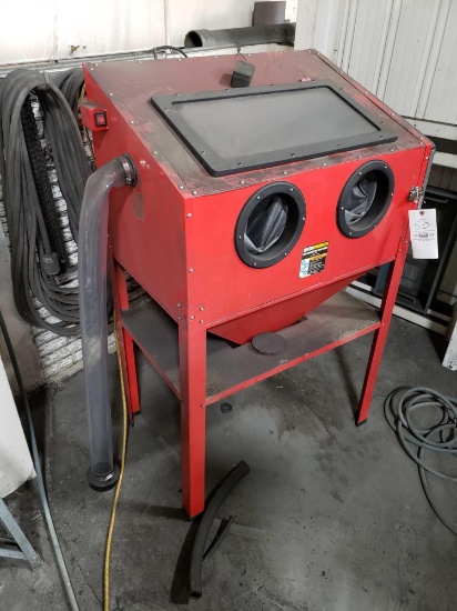 Centeal Pneumatic 40 lb Blasting Cabinet