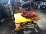 Hydraulic lift moving cart