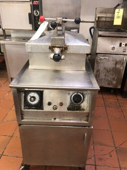 Henny Penny electric pressure fryer