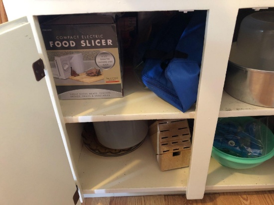 Food slicer and household