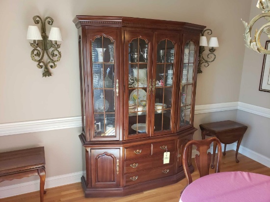 Thomasville Lighted Dining Room Curio Cabinet