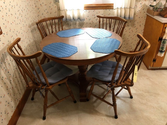 Dining table w/ 4 chairs