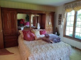 Thomasville Oak 3 pc Bedroom Suite inc. Storage Head Board w/ Full Bed