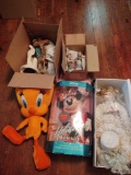 Holiday Minnie & Tweety Bird, Doll, Religious Figurines