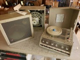 Newcomb Audio Turntable and Speakers Set