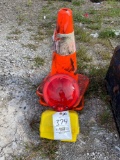 Caution light, 3 cones