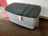 Rubbermaid patio storage box