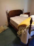 Pineapple bed with mattress and boxspring
