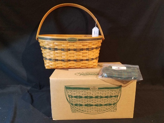 Longaberger Traditions 1995 family traditions basket with liner 16in wide