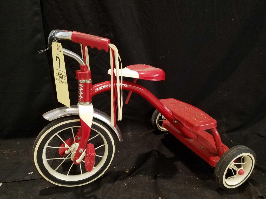 radio flyer retro red tricycle
