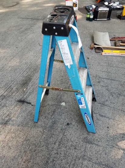 Werner 4-ft. fiberglass stepladder