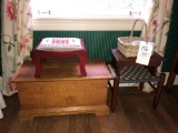 Oak toybox, (3) small stools
