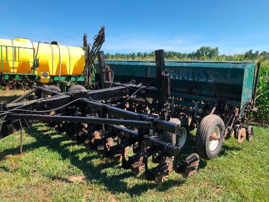 Marliss 15' no-till drill 22 hole all grain with Marliss tool bar & yetter cutters