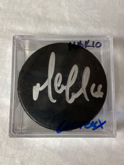 Mario Lemieux signed hockey puck.