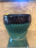 Lg pottery planter