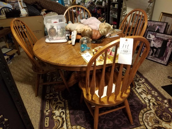 Solid oak table with 4 chairs, 2 extra leaves