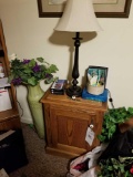 Oak end stand, lamp, green urn